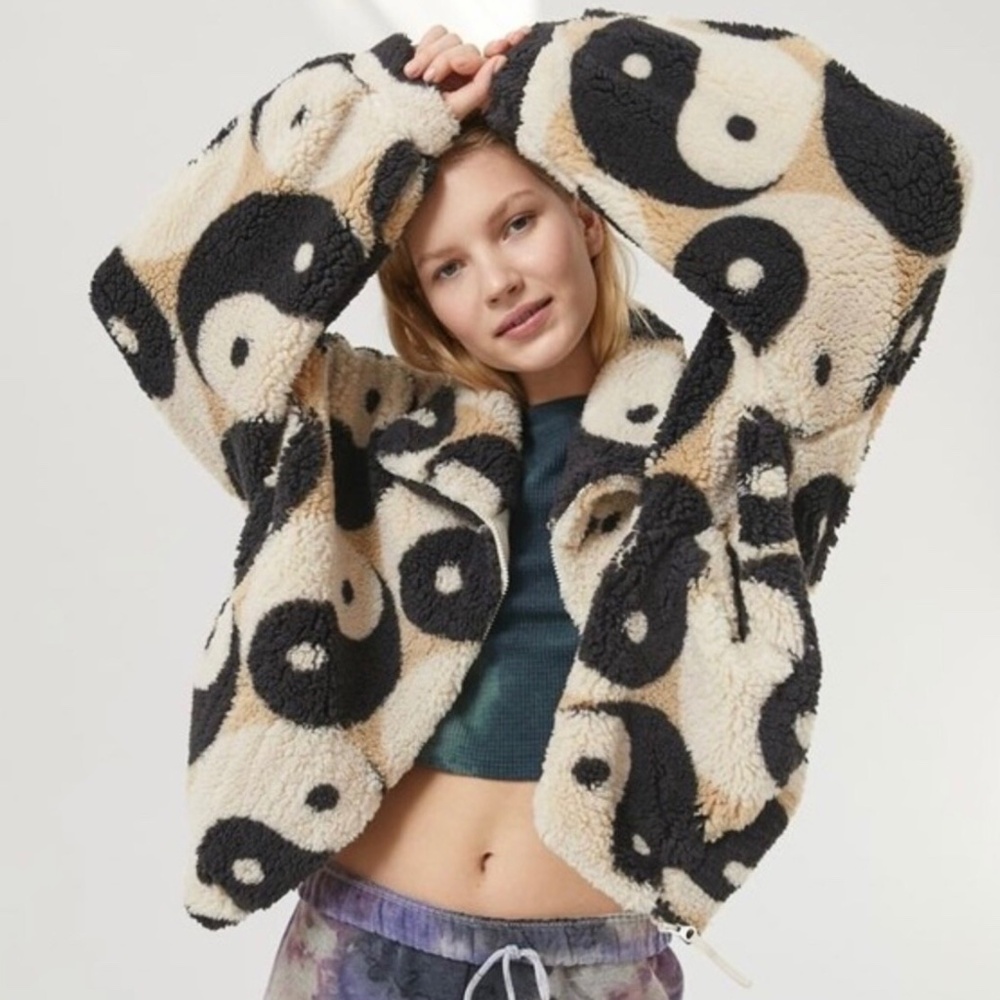 Urban Outfitters Olivia Print Sherpa Jacket Yin Yang Fleece Black Ivory S